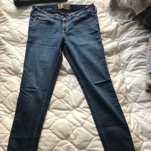 Dark wash Hollister skinny jeans